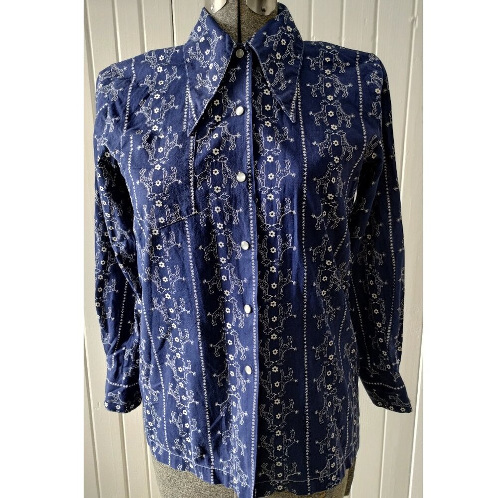 Vintage novelty giraffe print 70s shirt, big collar & snaps, blue, S to M
